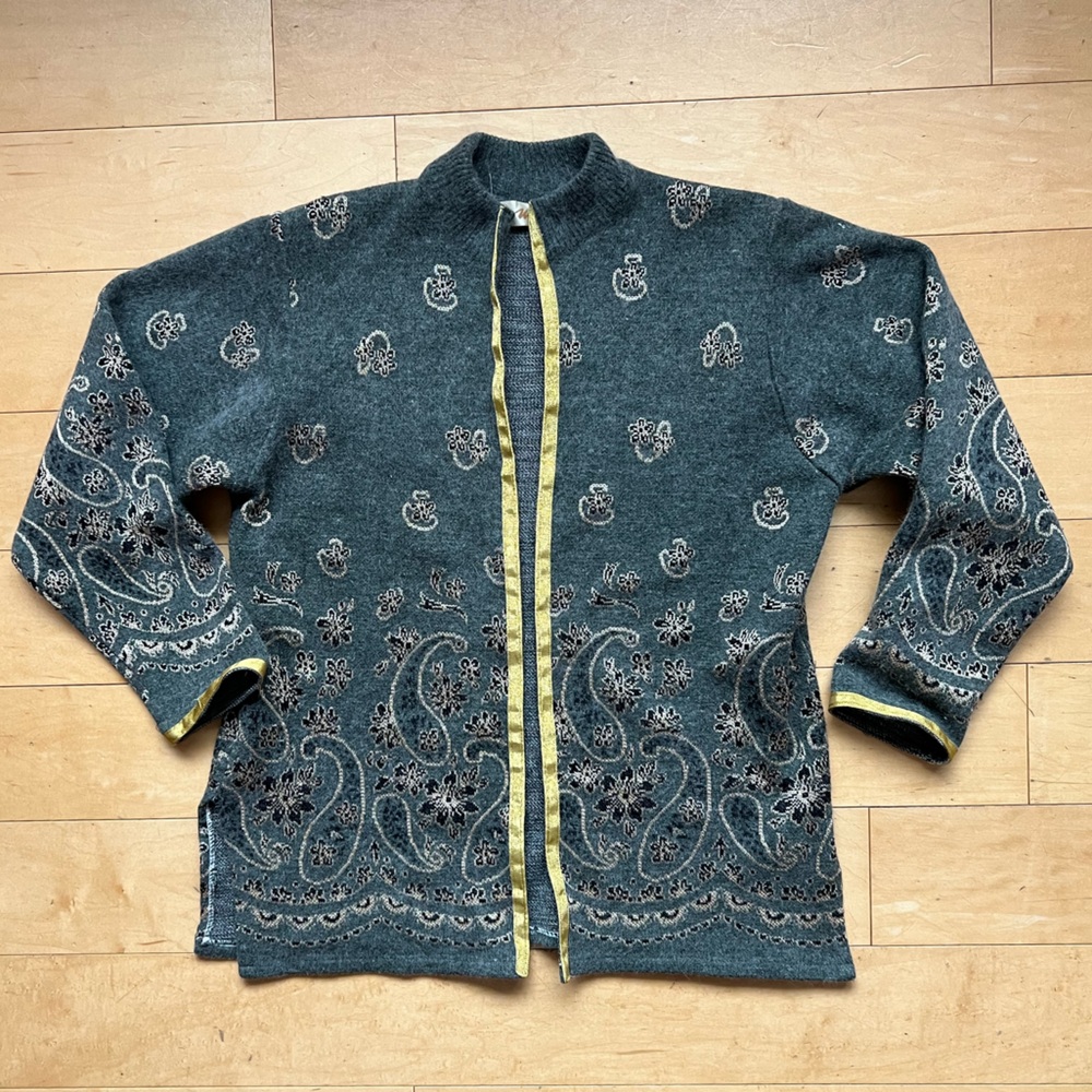 Wei Ni paisley sweater cardigan, no size tag, long sleeve, knit, classic, gold